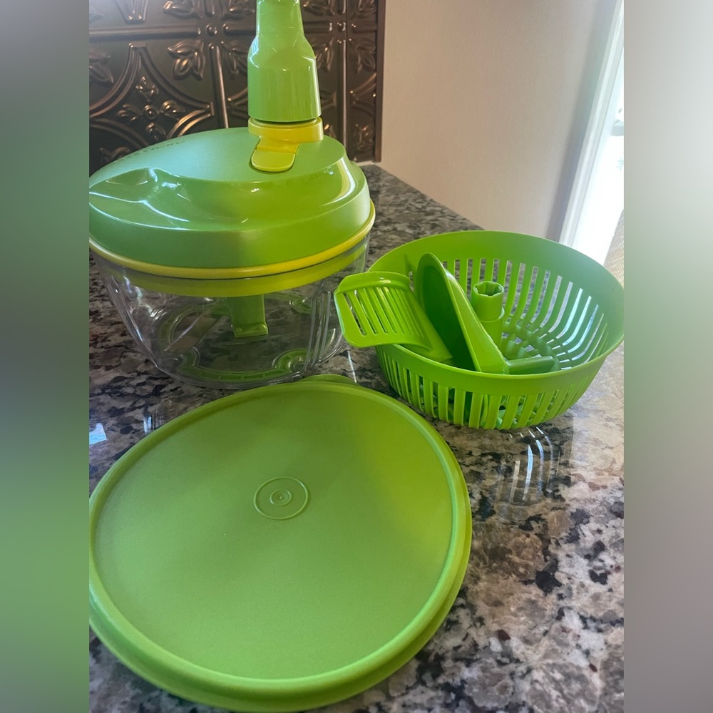 Tupperware NEW Quick Chef Manual Food Press/Chopper